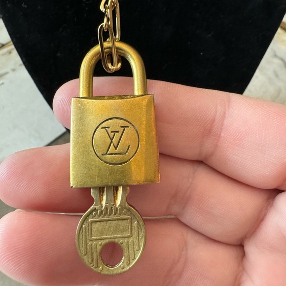 Louis Vuitton 200 Series Lock and Key on a chain. Number 229 - Picture 3 of 7